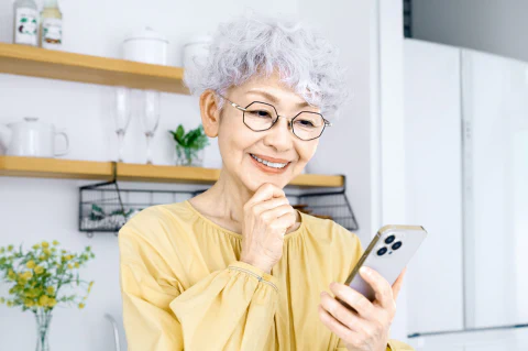 シニアはSNSで物を買う？Instagram・YouTubeの利用実態と購買を動かすポイント