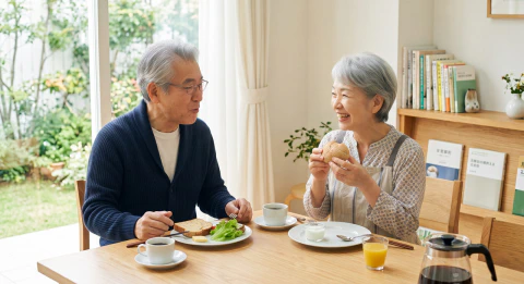 【最新調査】朝はパン、昼は麺派が多い？高齢者のリアルな「栄養課題」と食生活から探るシニアマーケティングのヒント