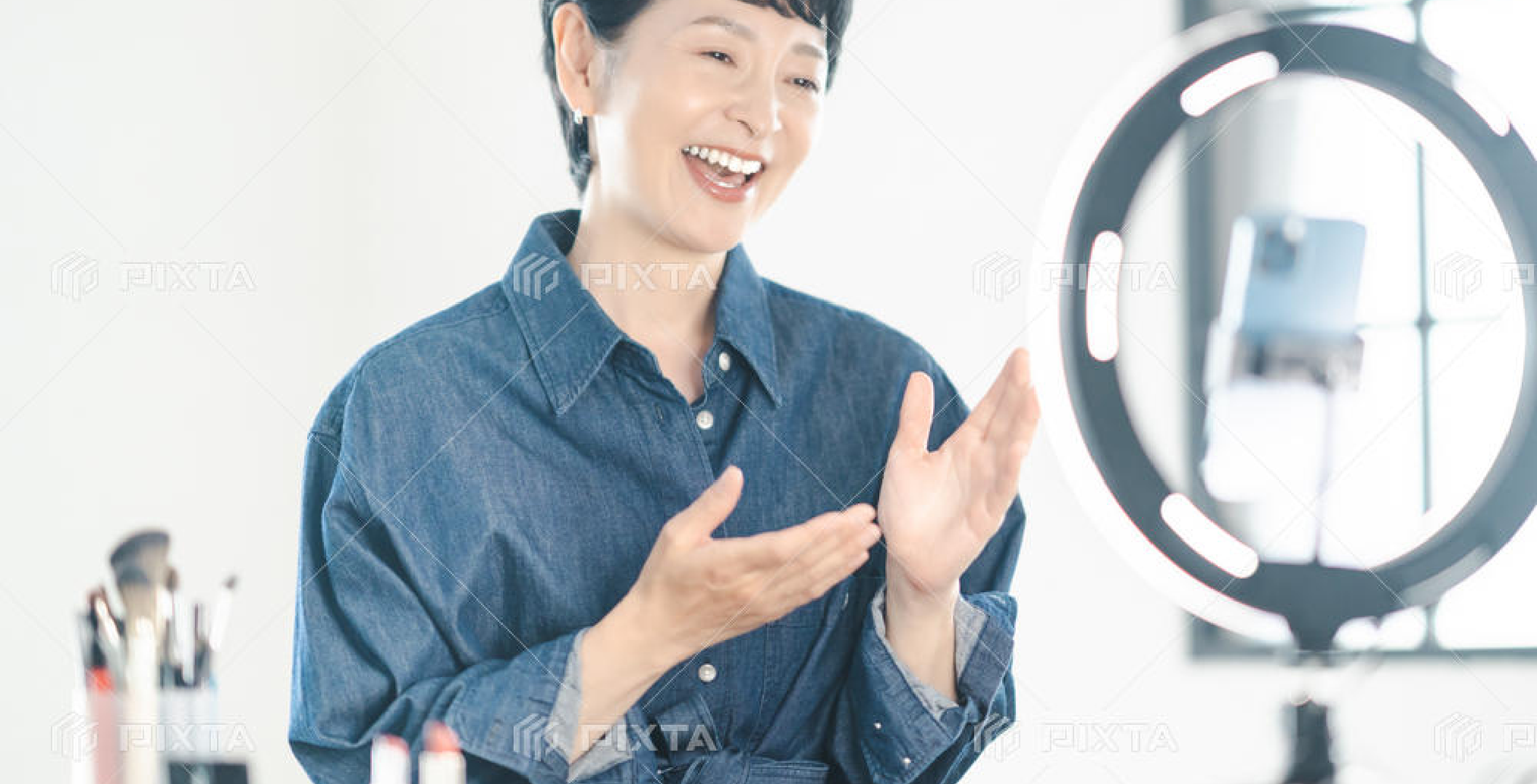 発信する側（インフルエンサー）も、受け手側（フォロワー）も、50代以上中心